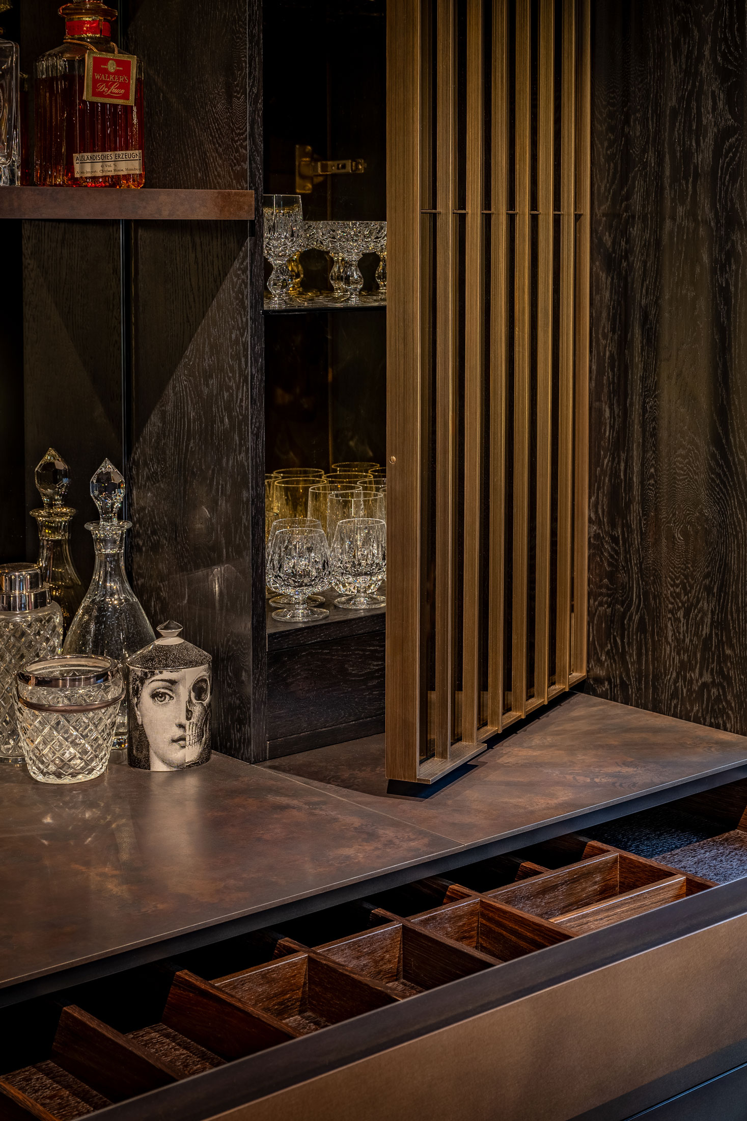 STOL WARKER Messing Weinbar Details